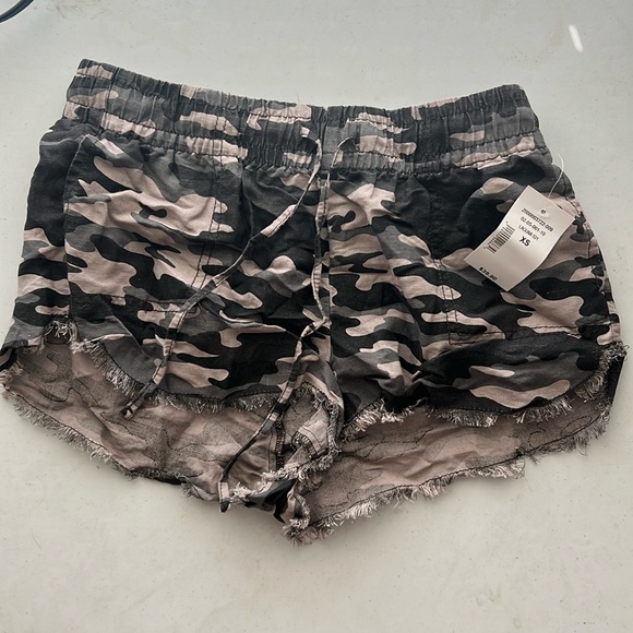 Camo Shorts Tie Waist XS - Picture 1 of 3